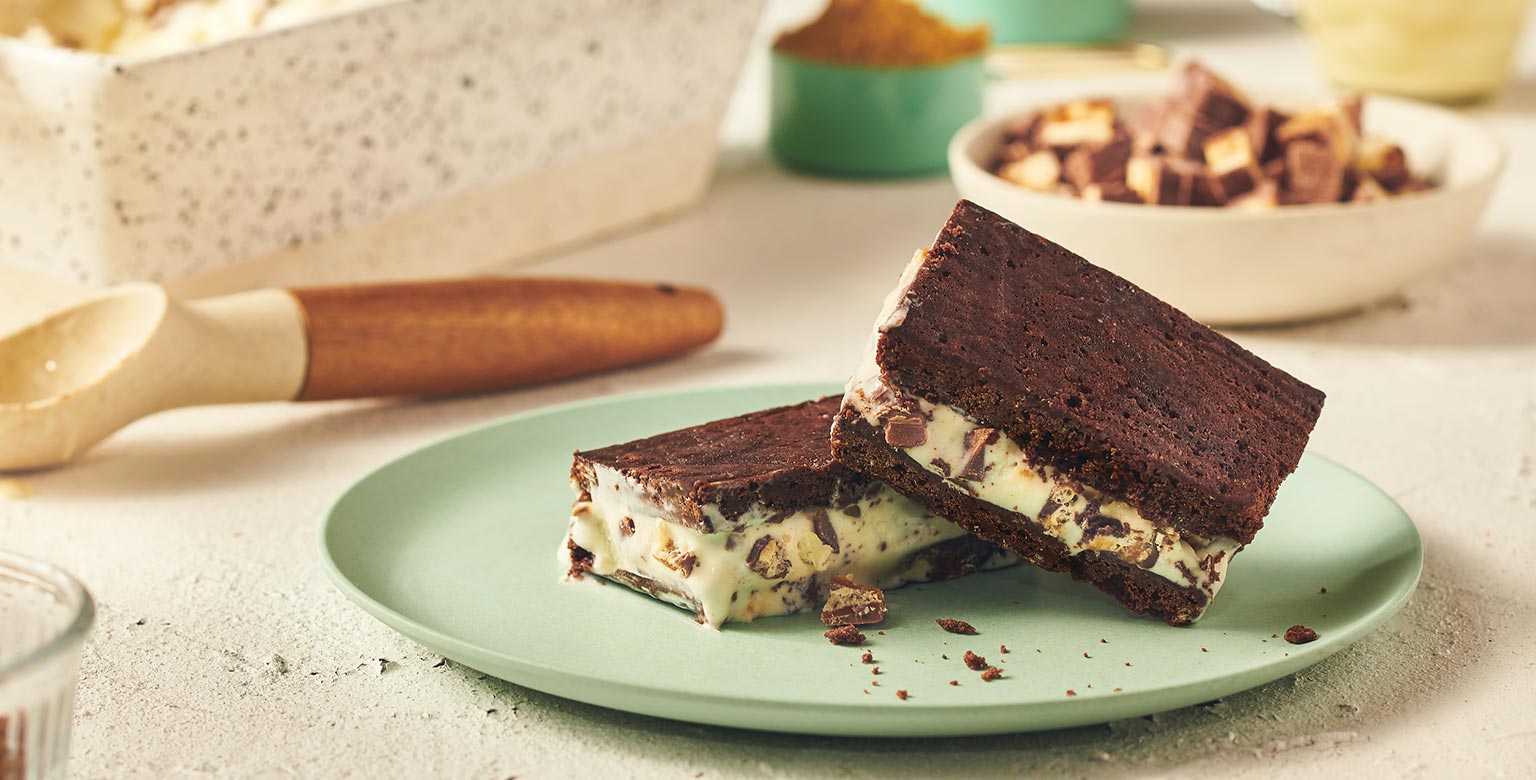 Voir la recette - Sandwiches de crème glacée à la barre de chocolat