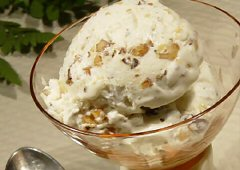 Crème glacée à l’érable et aux noix